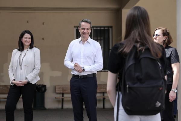 Μητσοτάκης σε σχολείο